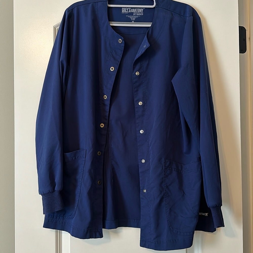 Medium navy Grey’s Anatomy scrub jacket